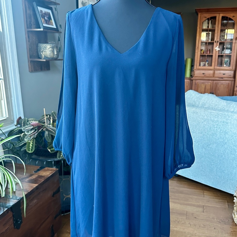 Lulu’s Navy V-Neck Dress - size small